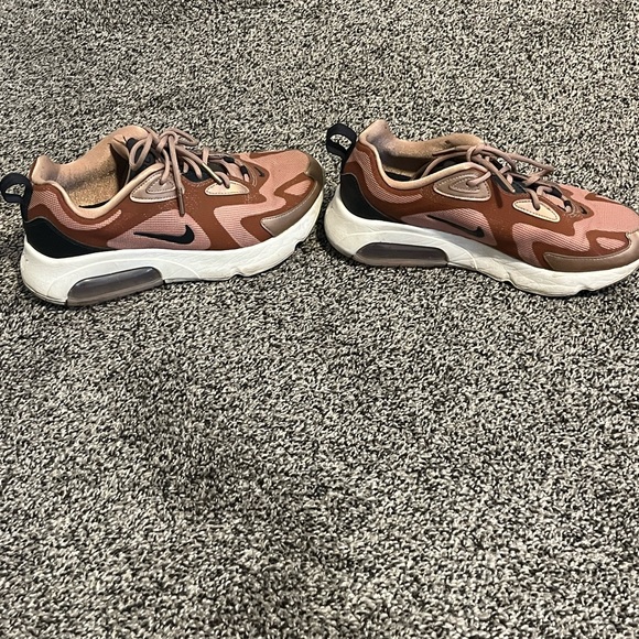Super cute rose gold Nike air max shoes! - Picture 5 of 5